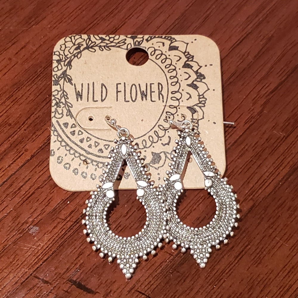 BOHO BEAUTIFUL!  Metal Hook Earrings - Picture 4 of 5